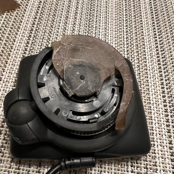 Vintage 3” Screen Tom Tom GPS with Charger. Navigation. - Picture 3 of 6